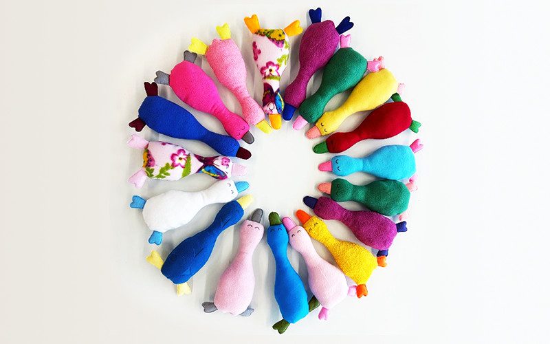 Stoffenten im Kreis angeordnet